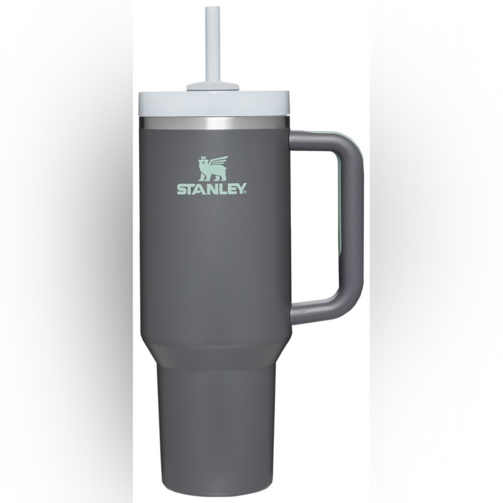 THE QUENCHER H2.0 FLOWSTATE™ TUMBLER | 40 OZ in Charcoal